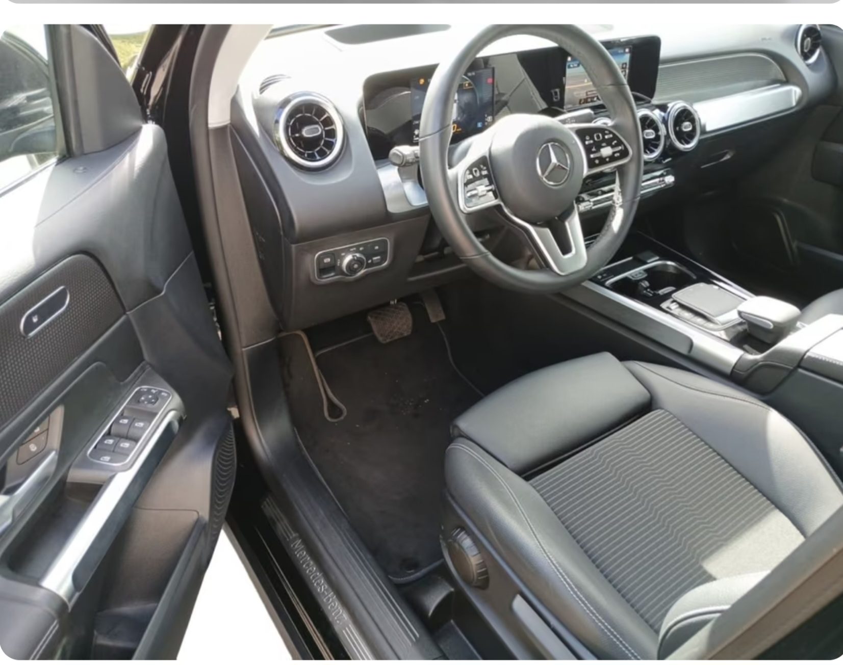 Фото Mercedes-Benz GLB 200