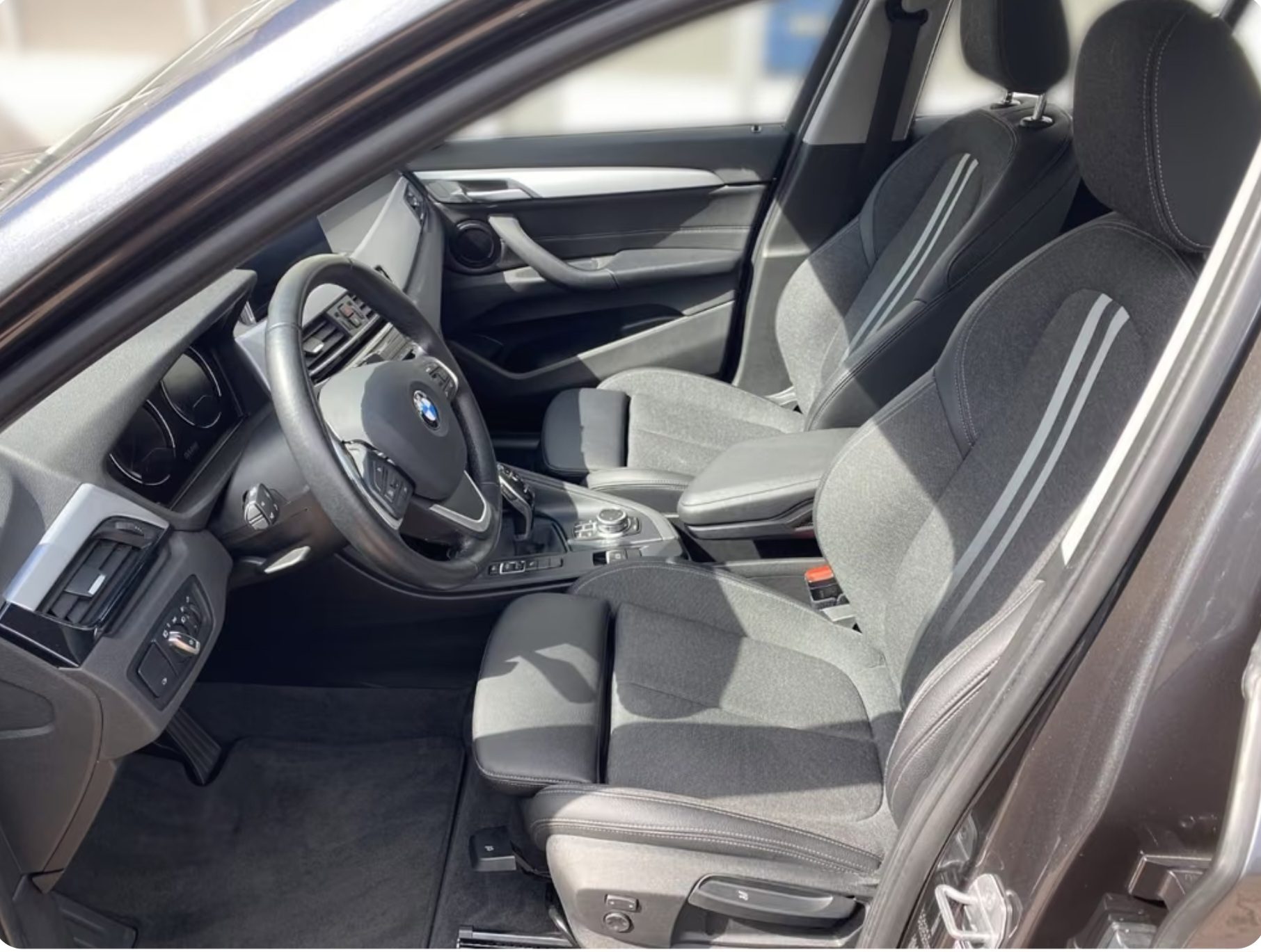 Фото BMW X1 sDrive18i