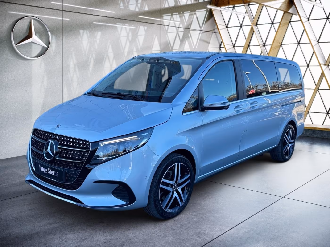 Фото Mercedes-Benz V300 4M