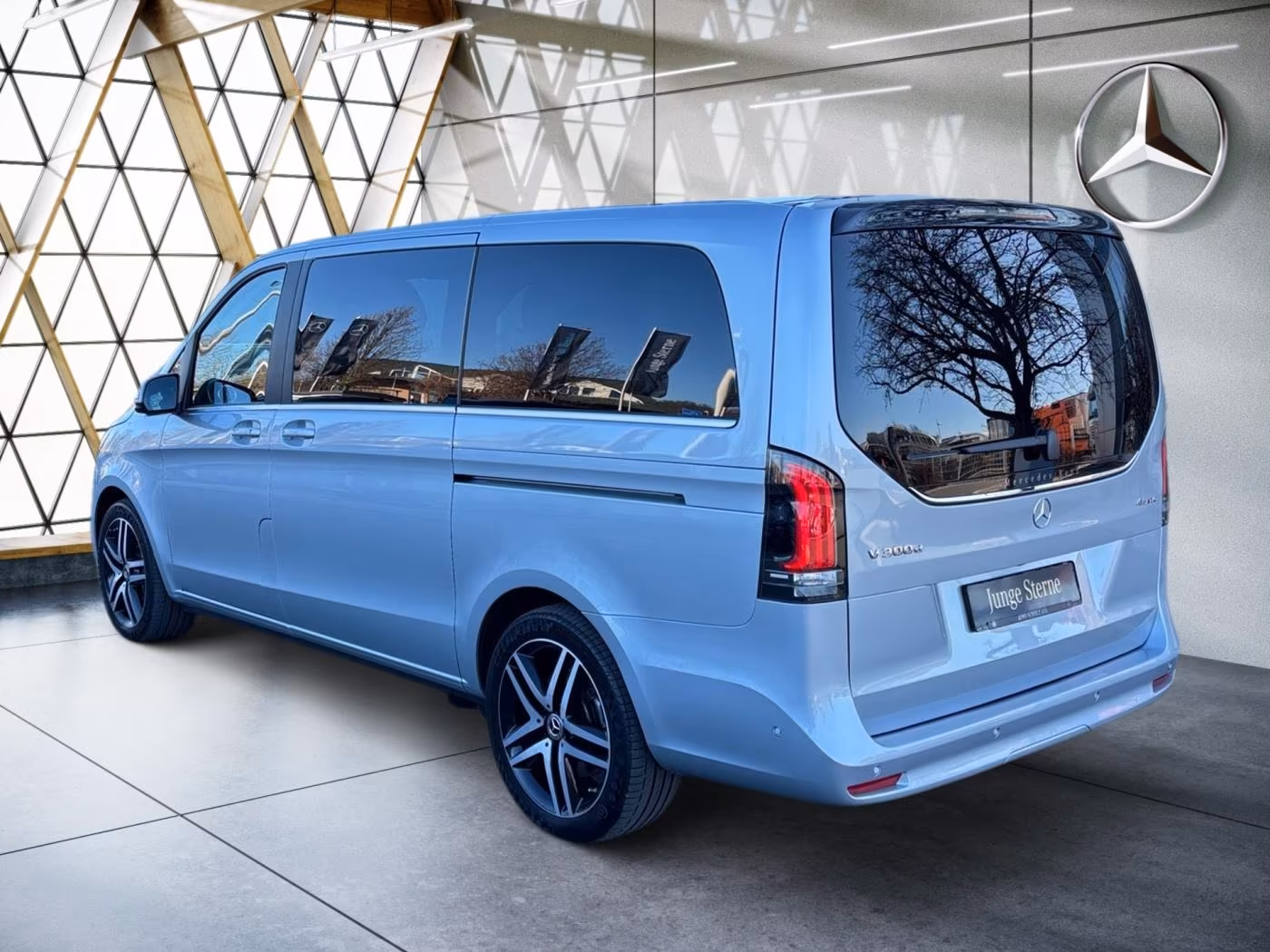 Фото Mercedes-Benz V300 4M